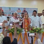 गयाजी में किसानों का दर्द सुन सख्त हुए मंत्री, अधिकारी से बोले- ऑफिस छोड़िए, मैदान में जाइए